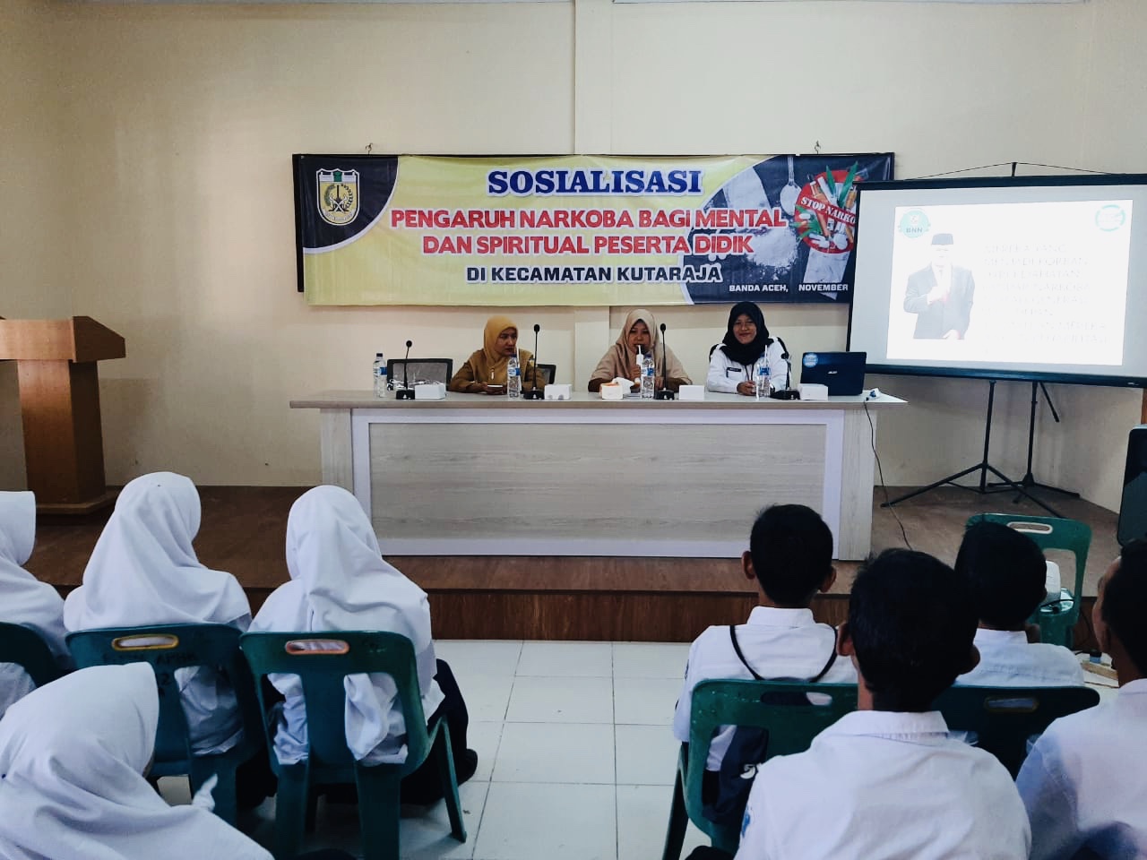 BNN Kota Banda Aceh Menjadi Pemateri Sosialisasi Pengaruh Narkoba Bagi Mental Dan Spiritual Peserta Didik BNN Kota Banda Aceh Menjadi Pemateri Sosialisasi Pengaruh Narkoba Bagi Mental Dan Spiritual Peserta Didik