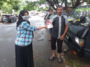 Dukung Perwal, BNN Banda Aceh Bagikan Masker Gratis