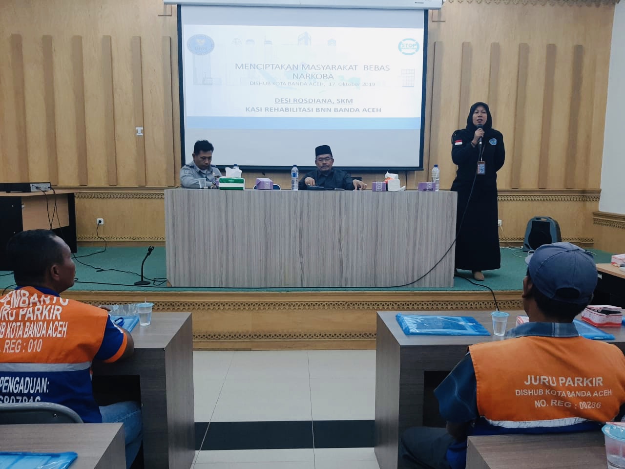 BNN Kota Banda Aceh Sosialisasi Bahaya Narkoba Untuk Juru Parkir BNN Kota Banda Aceh Sosialisasi Bahaya Narkoba Untuk Juru Parkir