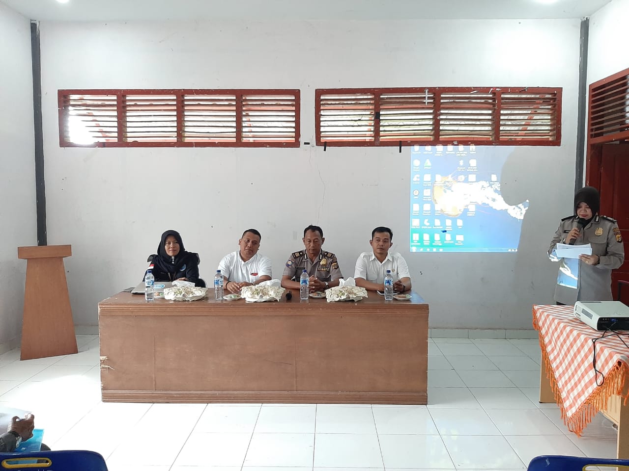 Sinergitas Polresta dan BNNK Banda Aceh dalam kegiatan FGD di Kecamatan Meuraxa Sinergitas Polresta dan BNNK Banda Aceh dalam kegiatan FGD di Kecamatan Meuraxa