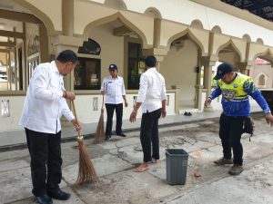 BNN Kota Banda Aceh Bersihkan Meunasah Lampaloh Bersama MEM-C