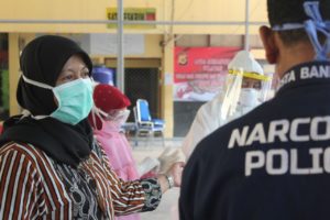 BNNK Banda Aceh lakukan screening urine tes terhadap 8 orang remaja yang ditangkap di kawasan Punge
