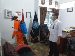 Penyemprotan Disinfektan di Kantor BNN Kota Banda Aceh Penyemprotan Disinfektan di Kantor BNN Kota Banda Aceh