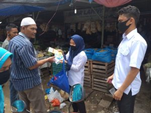 Cegah Covid-19, BNNK Banda Aceh Bagi Masker Kepada Warga