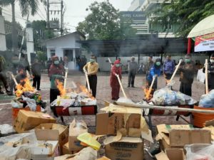 BNN Kota Banda Aceh Menyaksikan Eksekusi Pemusnahan Barang Bukti Perkara Tindak Pidana Umum