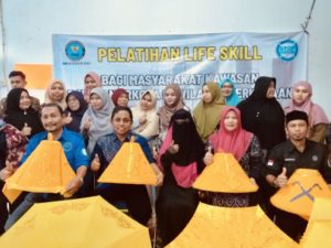 BNN Banda Aceh Latih Kerajinan Warga Lampaloh