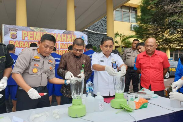 Kepala BNN Kota Banda Aceh Bersama Kapolresta Banda Aceh Musnahkan 3.947,86 Gram Narkotika