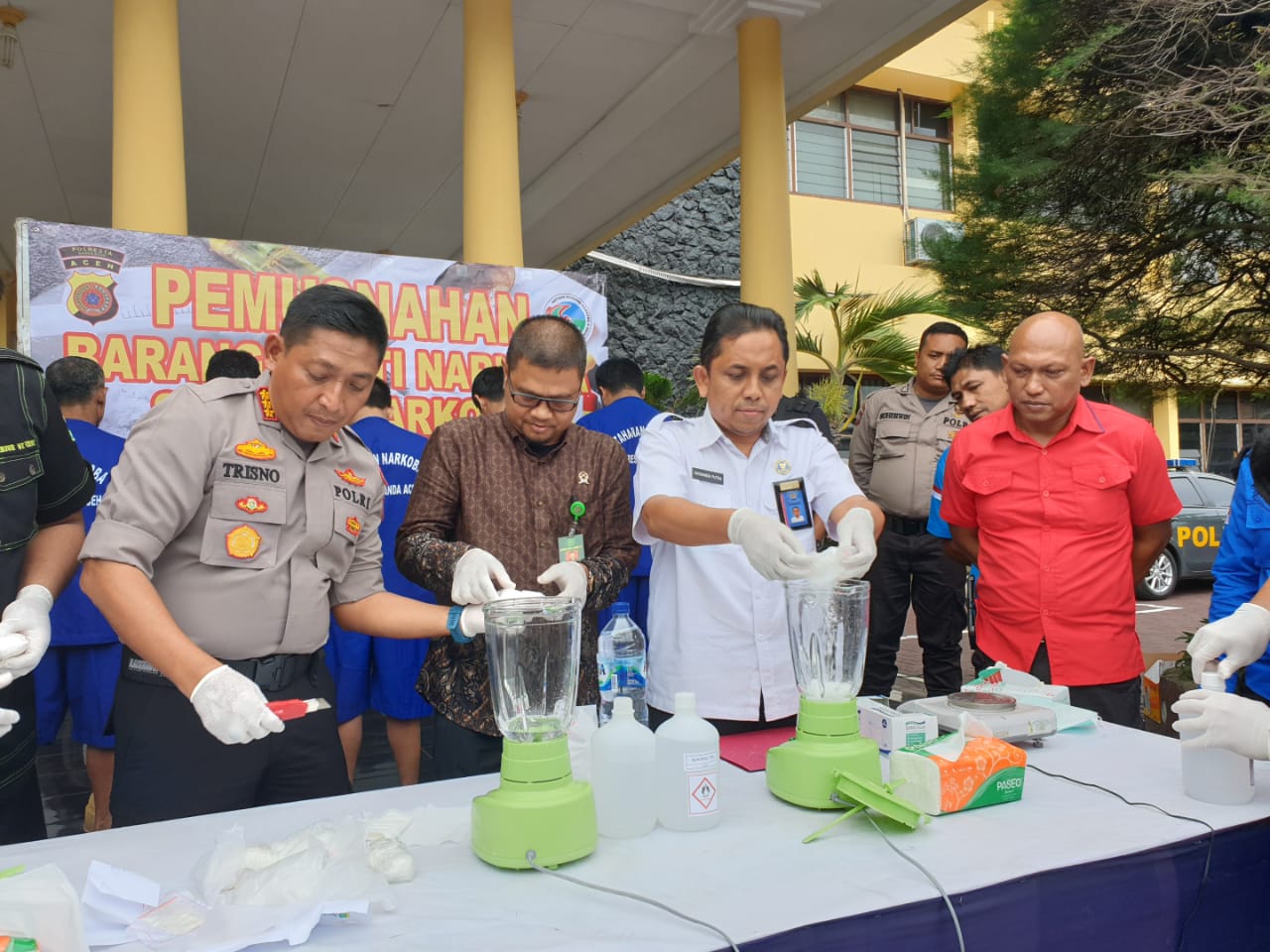 Kepala BNN Kota Banda Aceh Bersama Kapolresta Banda Aceh Musnahkan 3.947,86 Gram Narkotika Kepala BNN Kota Banda Aceh Bersama Kapolresta Banda Aceh Musnahkan 3.947,86 Gram Narkotika