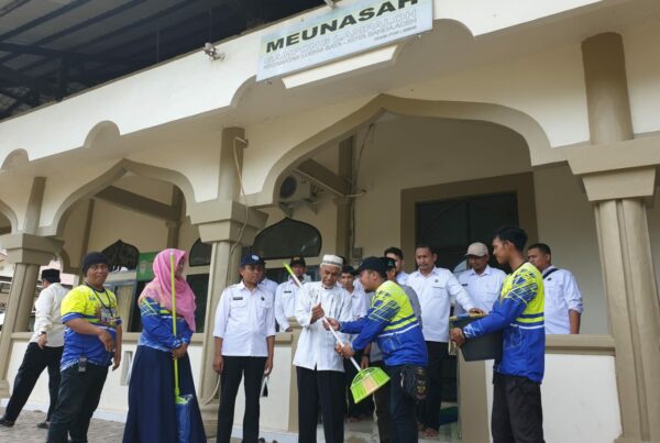 BNN Kota Banda Aceh Bersihkan Meunasah Lampaloh Bersama MEM-C