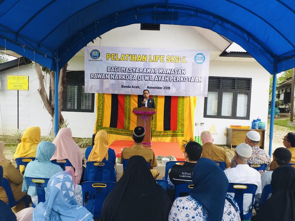 BNN Banda Aceh Latih Kerajinan Warga Lampaloh BNN Banda Aceh Latih Kerajinan Warga Lampaloh