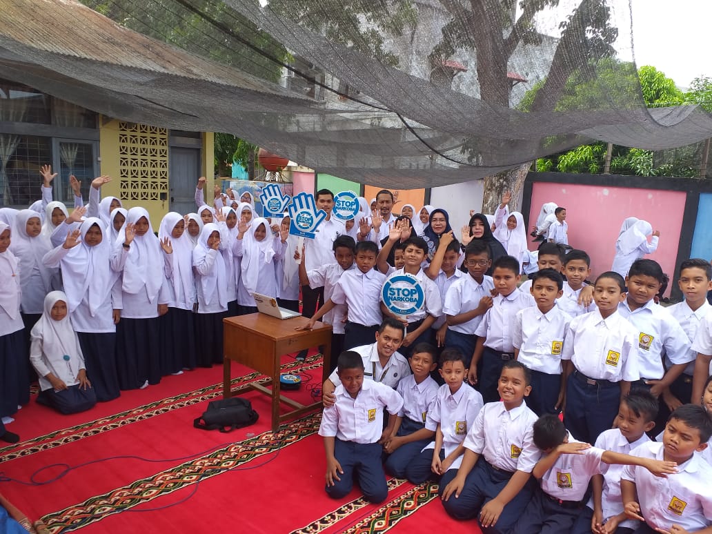 BNNK Banda Aceh Sosialisasi Cegah Narkoba di Masa Orientasi Siswa SMP Negeri 13 BNNK Banda Aceh Sosialisasi Cegah Narkoba di Masa Orientasi Siswa SMP Negeri 13