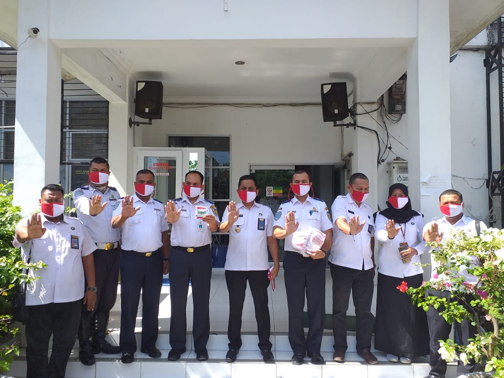BNNK Banda Aceh Bantu Masker ke Petugas Dishub Kota Banda Aceh BNNK Banda Aceh Bantu Masker ke Petugas Dishub Kota Banda Aceh