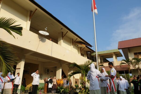 Kepala BNN Kota Banda Aceh Jadi Pembina Upacara di SMK Telkom
