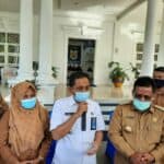 Wali Kota Serahkan Hibah Barang Tes Urine Narkoba