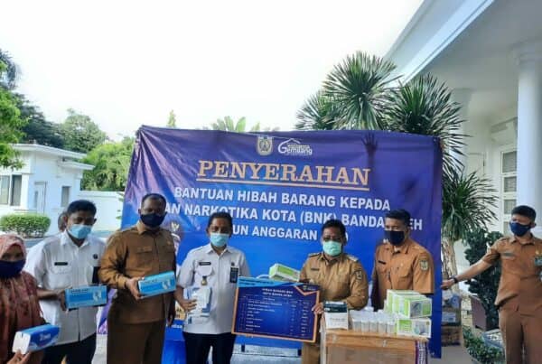 Wali Kota Serahkan Hibah Barang Tes Urine Narkoba