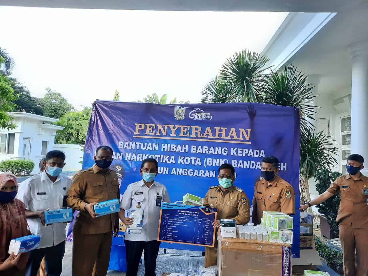 BNN Kota Banda Aceh Apresiasi Wali Kota Ciptakan ASN Bersih Narkoba Wali Kota Serahkan Hibah Barang Tes Urine Narkoba