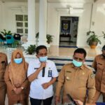 Wali Kota Serahkan Hibah Barang Tes Urine Narkoba