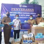 Wali Kota Serahkan Hibah Barang Tes Urine Narkoba