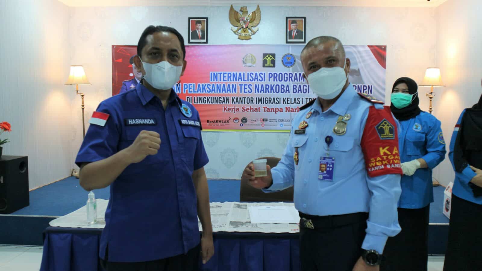 Tes Urine Mendadak, Petugas Imigrasi Banda Aceh Bersih dari Narkoba Tes Urine Mendadak, Petugas Imigrasi Banda Aceh Bersih dari Narkoba