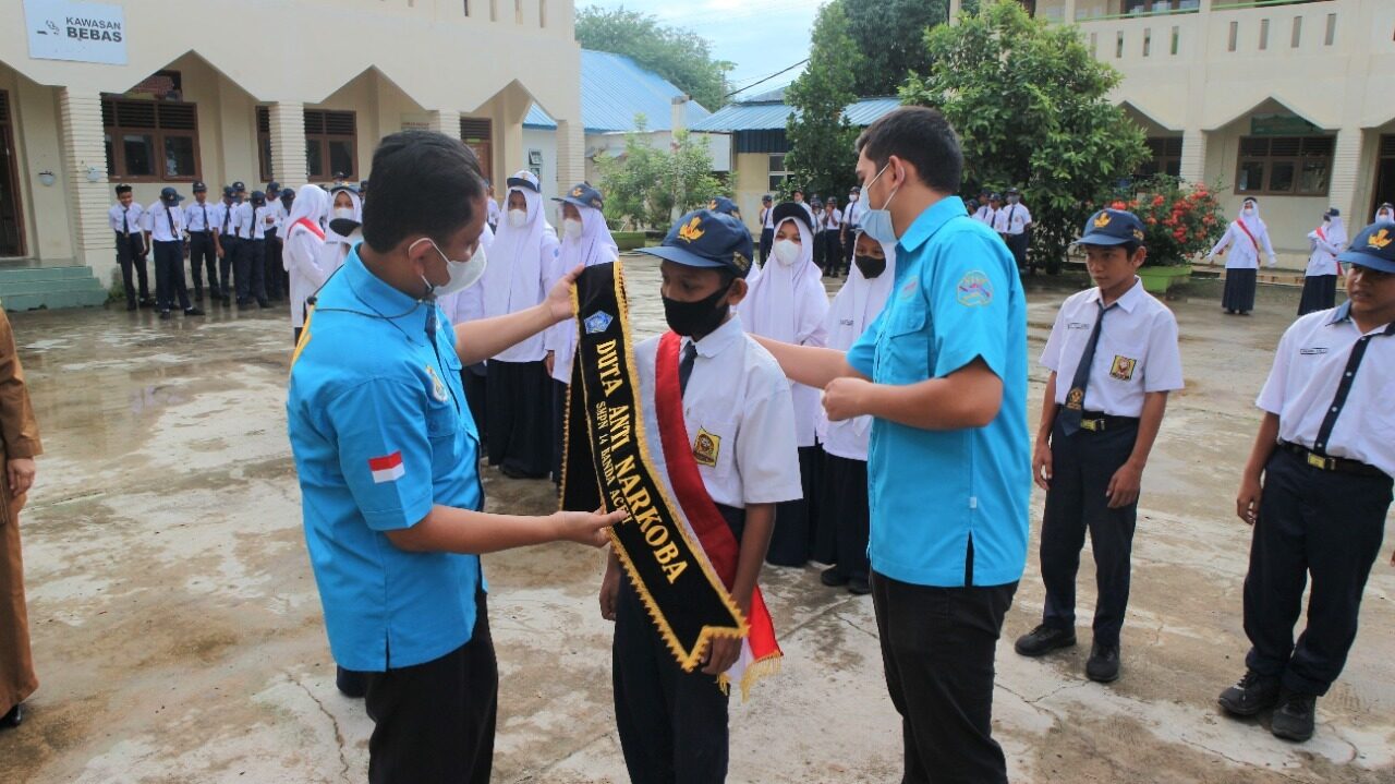 Kukuhkan Duta Anti Narkoba SMP Negeri 14, Kepala BNNK Banda Aceh Sampaikan Pesan Ini Kukuhkan Duta Anti Narkoba SMP Negeri 14, Kepala BNNK Banda Aceh Sampaikan Pesan Ini