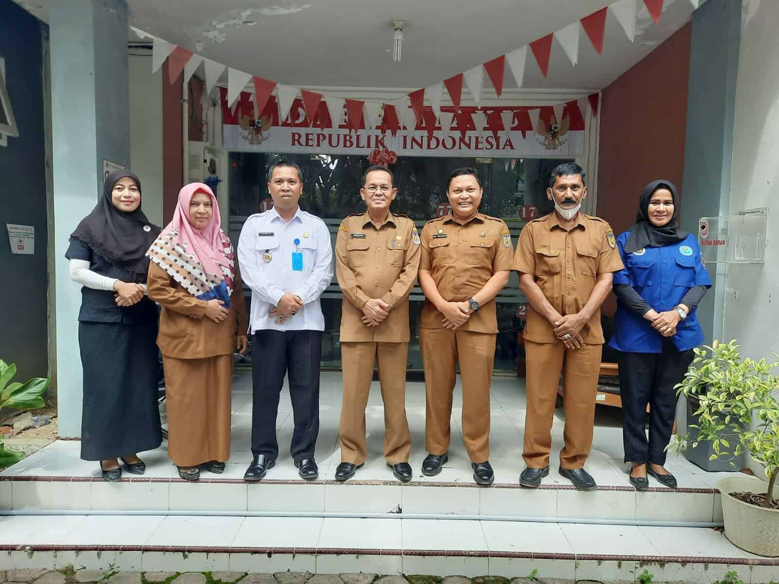 BNN Kota Banda Aceh melakukan sidak tes urin kepada 38 pegawai Badan Kesatuan Bangsa dan Politik (Kesbangpol) Kota Banda Aceh BNN Kota Banda Aceh melakukan sidak tes urin kepada 38 pegawai Badan Kesatuan Bangsa dan Politik (Kesbangpol) Kota Banda Aceh