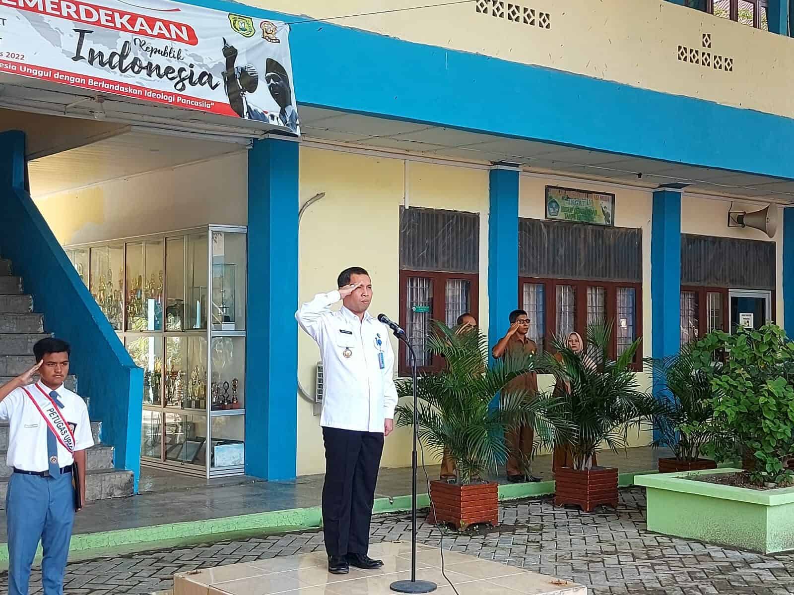 Sosialisasi Bahaya Narkoba melalui Pembina Upacara Bendera di SMA Negeri 8 Kota Banda Aceh Sosialisasi Bahaya Narkoba melalui Pembina Upacara Bendera di SMA Negeri 8 Kota Banda Aceh