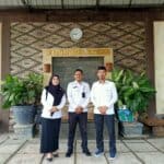 Penanggung Jawab Seksi P2M Susi Erlita,SKM mewakili Kepala BNN Kota Banda Aceh Masduki,SH.,MH menjadi Pembina Upacara MTsN Banda Aceh