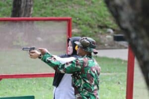 Latihan Menembak di Lapangan Tembak Rindam Iskandar Muda Mata Ie Latihan Menembak di Lapangan Tembak Rindam Iskandar Muda Mata Ie