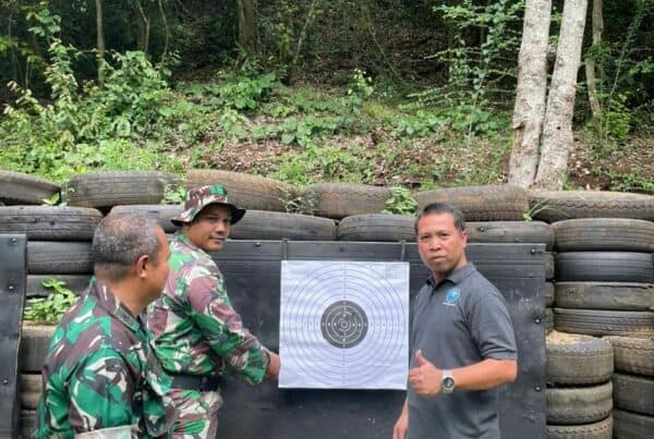 Latihan Menembak di Lapangan Tembak Rindam Iskandar Muda Mata Ie