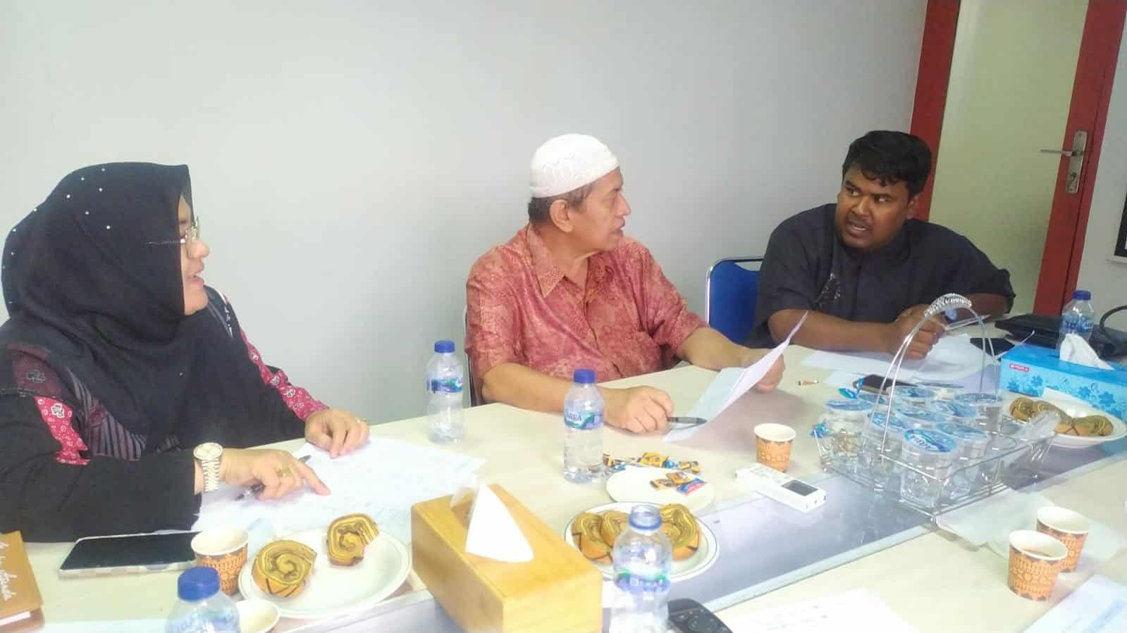 Rapat Penentuan 5 peserta terbaik Lomba Baca Puisi Berbahasa Aceh dalam rangka memperingati Hari Anti Narkotika Internasional (HANI) Tahun 2023 Rapat Penentuan 5 peserta terbaik Lomba Baca Puisi Berbahasa Aceh dalam rangka memperingati Hari Anti Narkotika Internasional (HANI) Tahun 2023