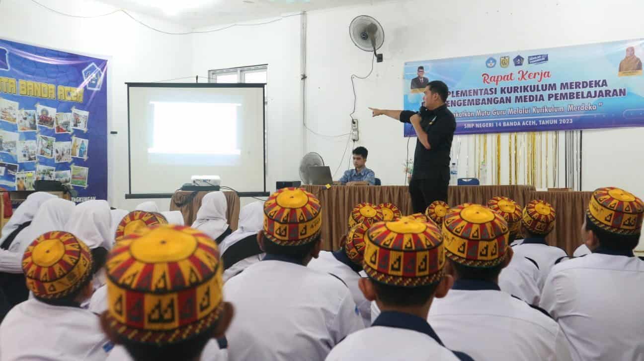 BNN Kota Banda Aceh Memberikan Sosialisasi Tentang Bahaya Penyalahgunaan Narkoba Kepada Siswa Baru di SMP Negeri 14 Kota Banda Aceh Pada MPLS