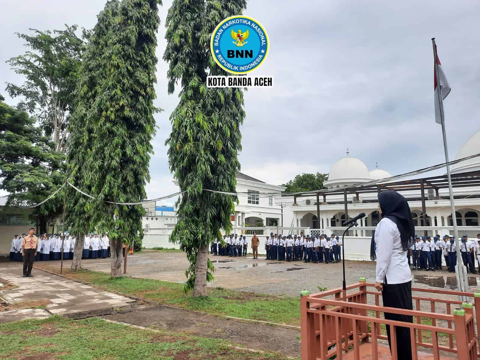 Sosialisasi Bahaya Penyalahgunaan Narkoba Melalui Pembina Upacara di SMP Negeri 13 Banda Aceh