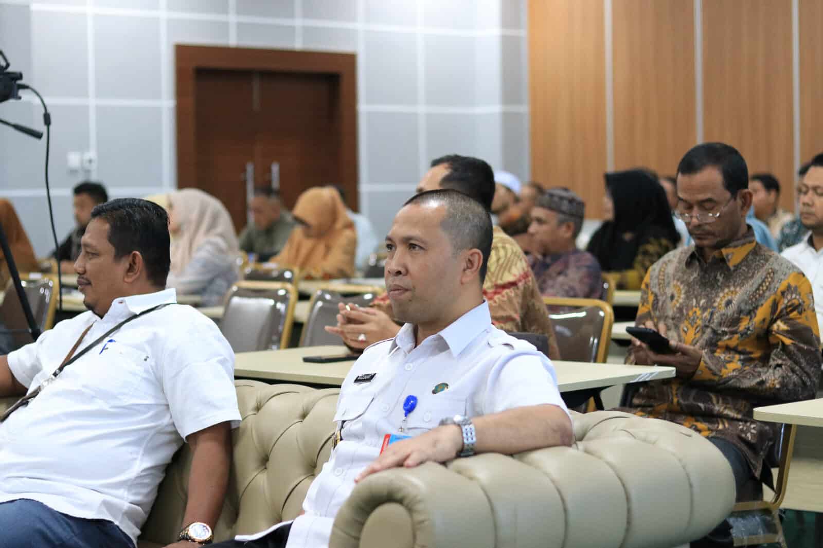 Kepala BNN Kota Banda Aceh mendampingi Kepala BNN Provinsi Aceh dalam kegiatan Focus Group Discussion (FGD) Evaluasi Kerjasama Perguruan Tinggi Kepala BNN Kota Banda Aceh mendampingi Kepala BNN Provinsi Aceh dalam kegiatan Focus Group Discussion (FGD) Evaluasi Kerjasama Perguruan Tinggi