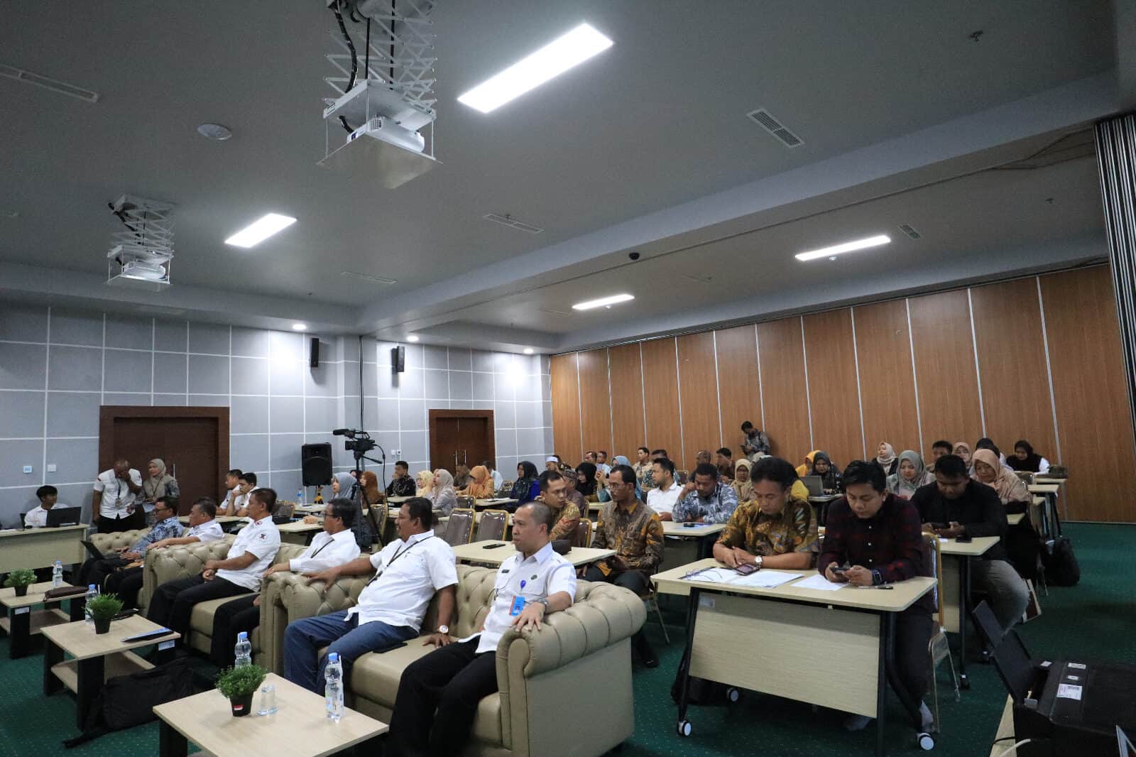 Kepala BNN Kota Banda Aceh mendampingi Kepala BNN Provinsi Aceh dalam kegiatan Focus Group Discussion (FGD) Evaluasi Kerjasama Perguruan Tinggi